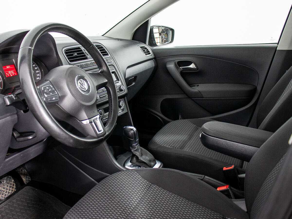 Volkswagen Polo с пробегом — 2012 год. Фото: #9
