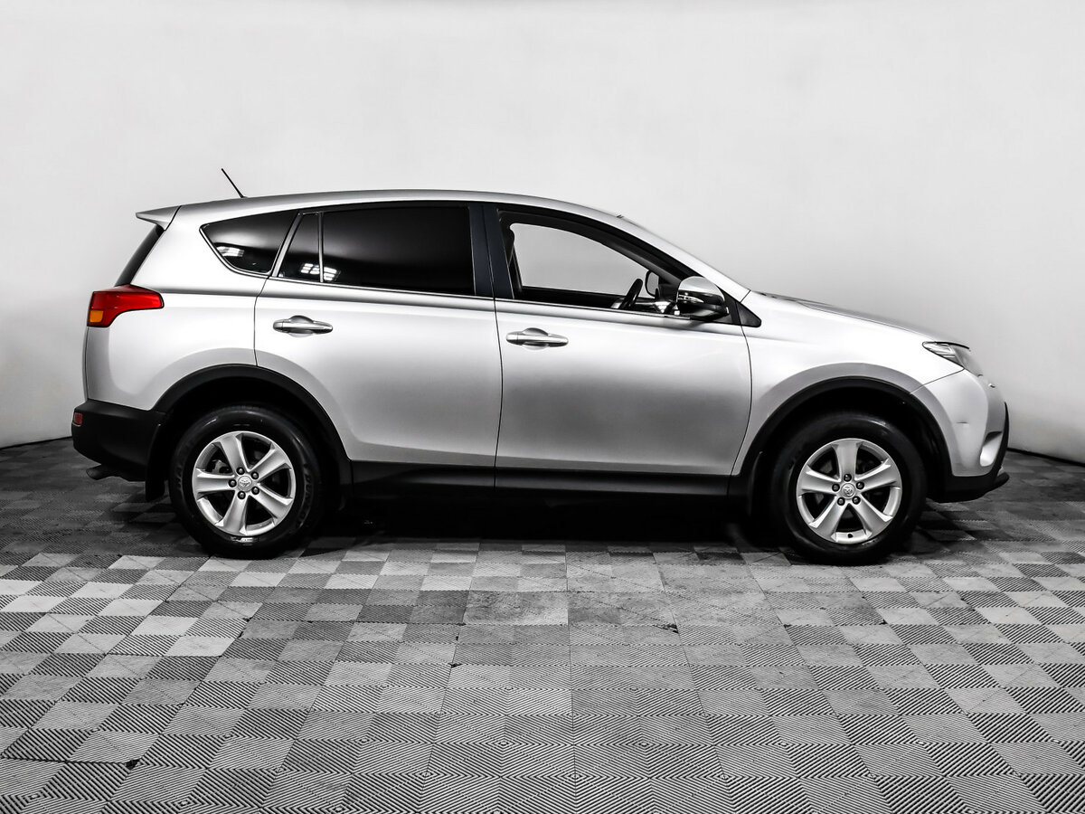 Toyota RAV4 с пробегом — 2013 год. Фото: #3