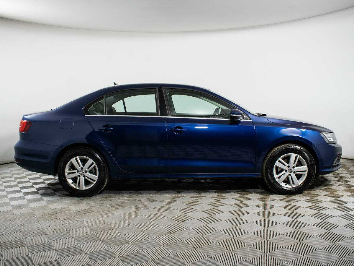 Volkswagen Jetta с пробегом — 2015 год. Фото: #3