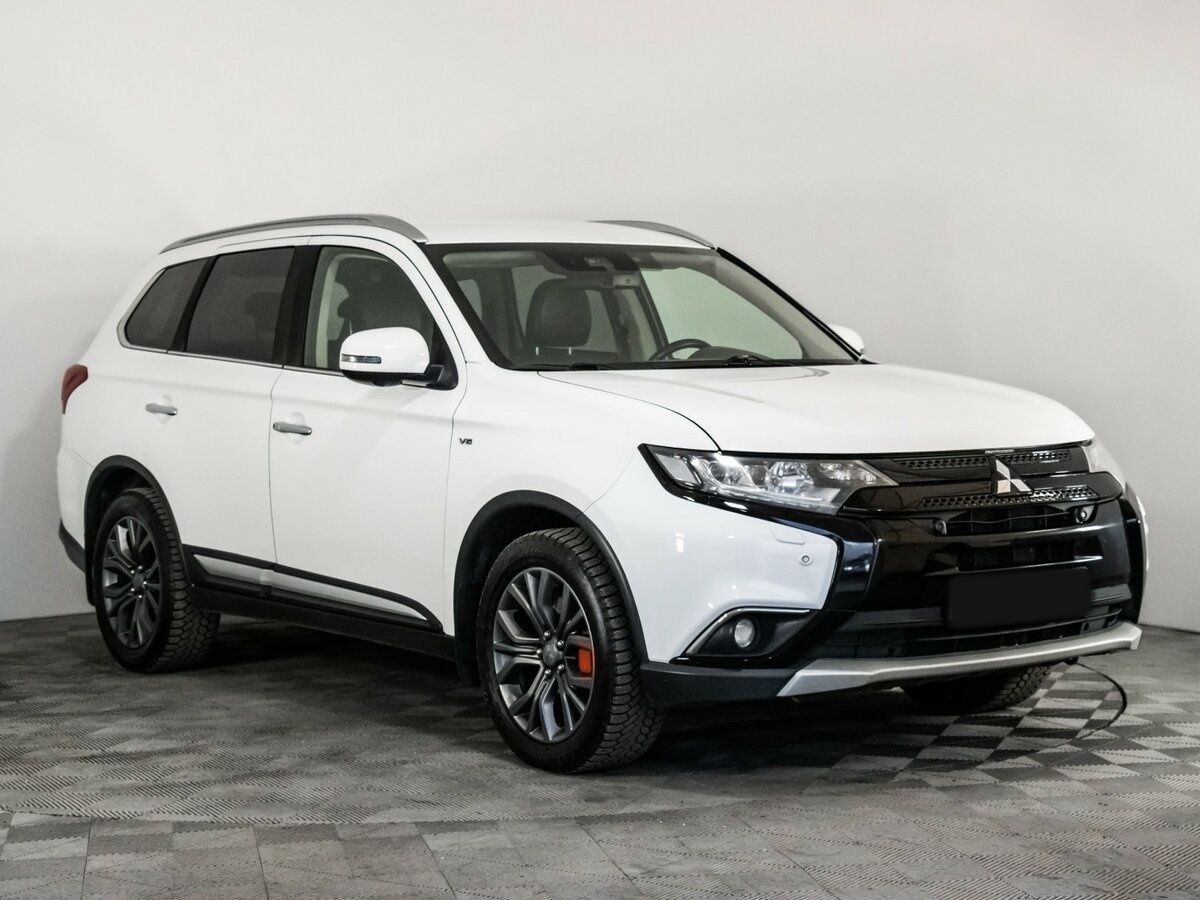 Mitsubishi Outlander с пробегом — 2017 год. Фото: #2