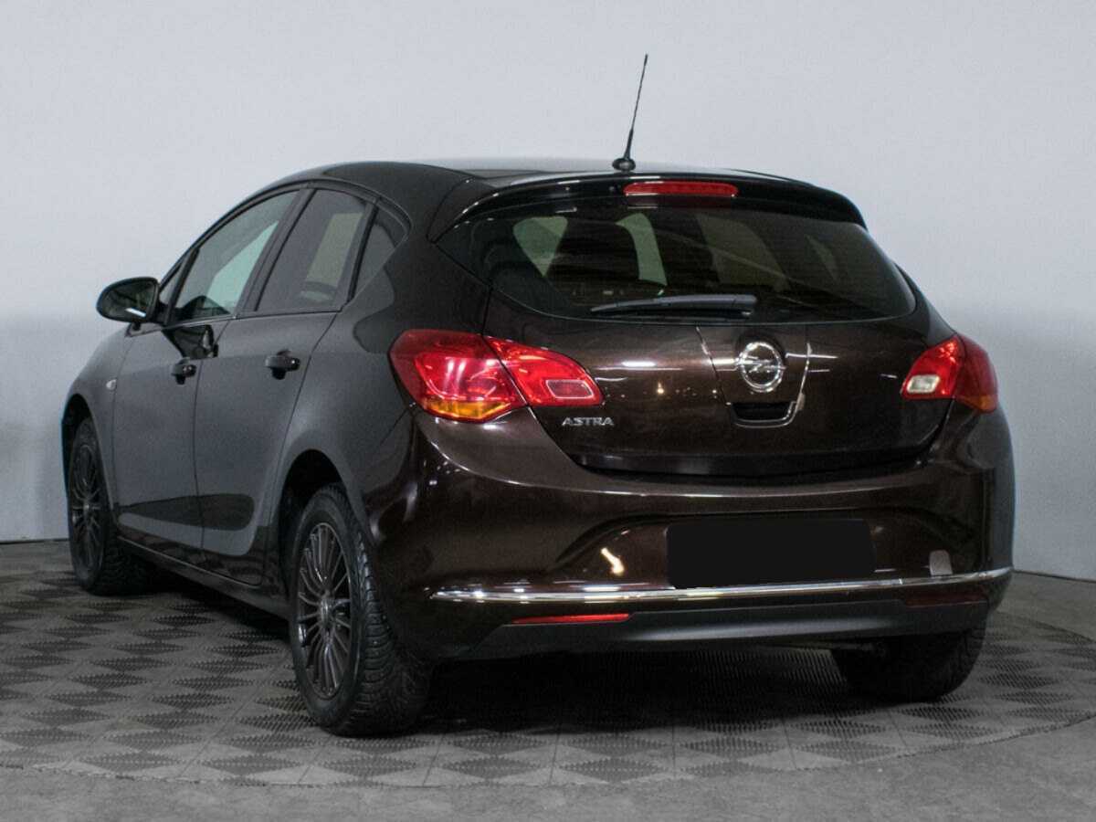 Opel Astra с пробегом — 2014 год. Фото: #6