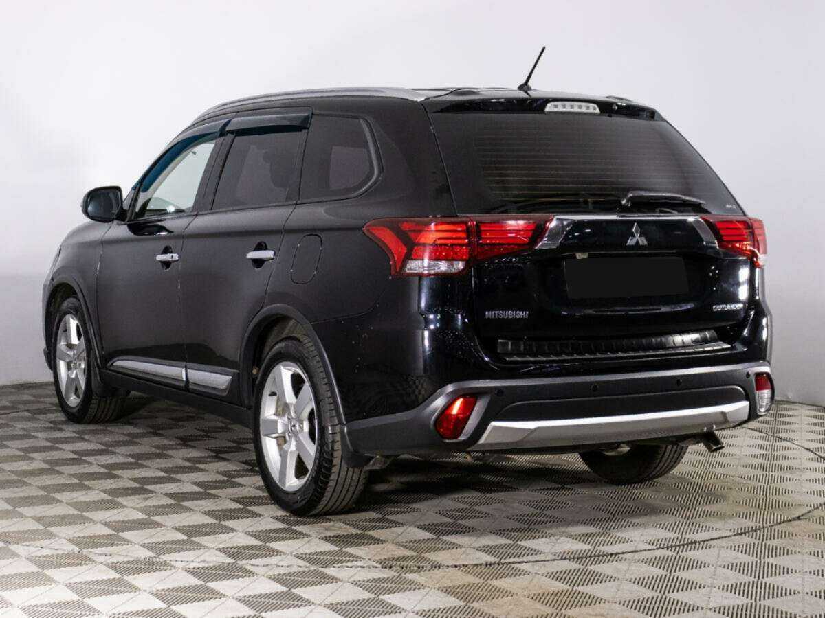 Mitsubishi Outlander с пробегом — 2016 год. Фото: #6
