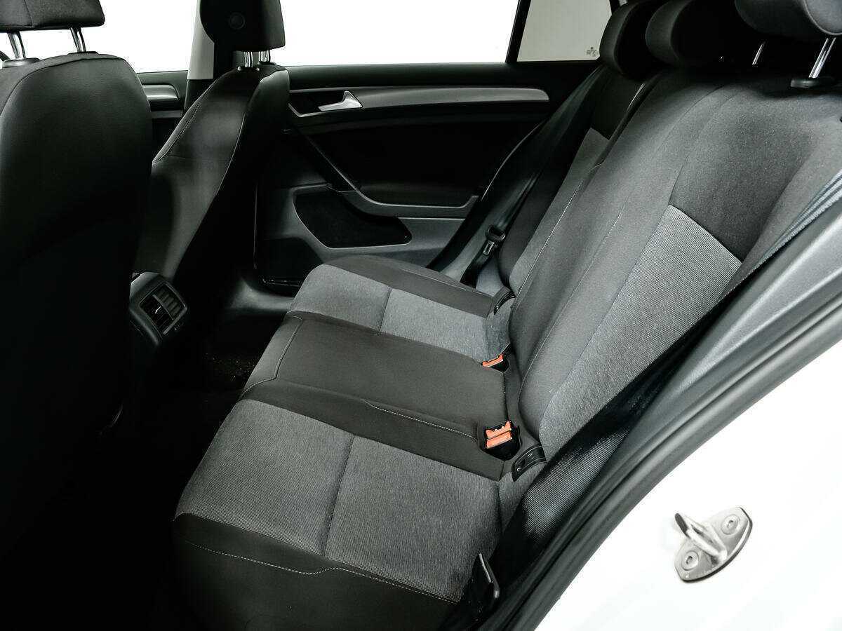 Volkswagen Golf с пробегом — 2015 год. Фото: #11