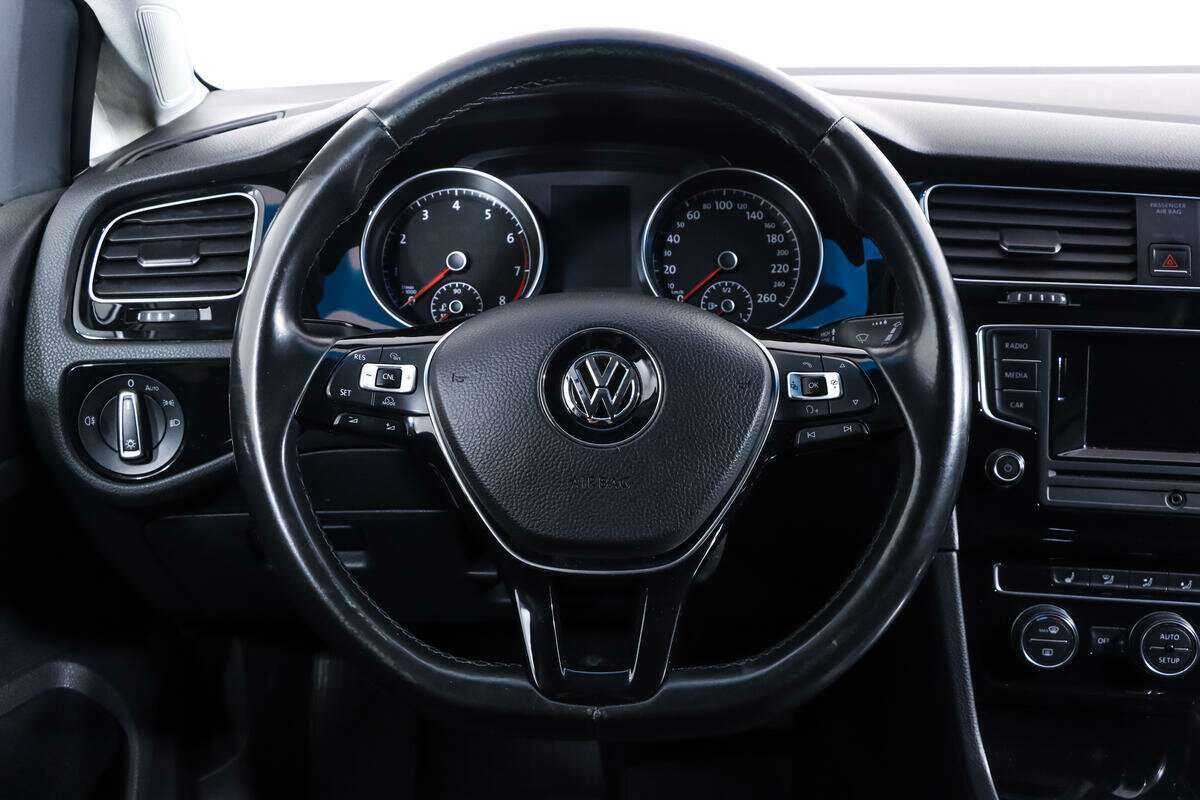 Volkswagen Golf с пробегом — 2013 год. Фото: #13