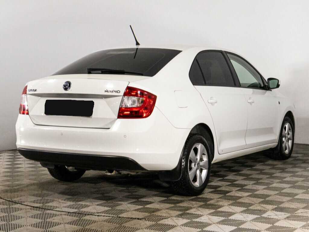 Skoda Rapid с пробегом — 2015 год. Фото: #4