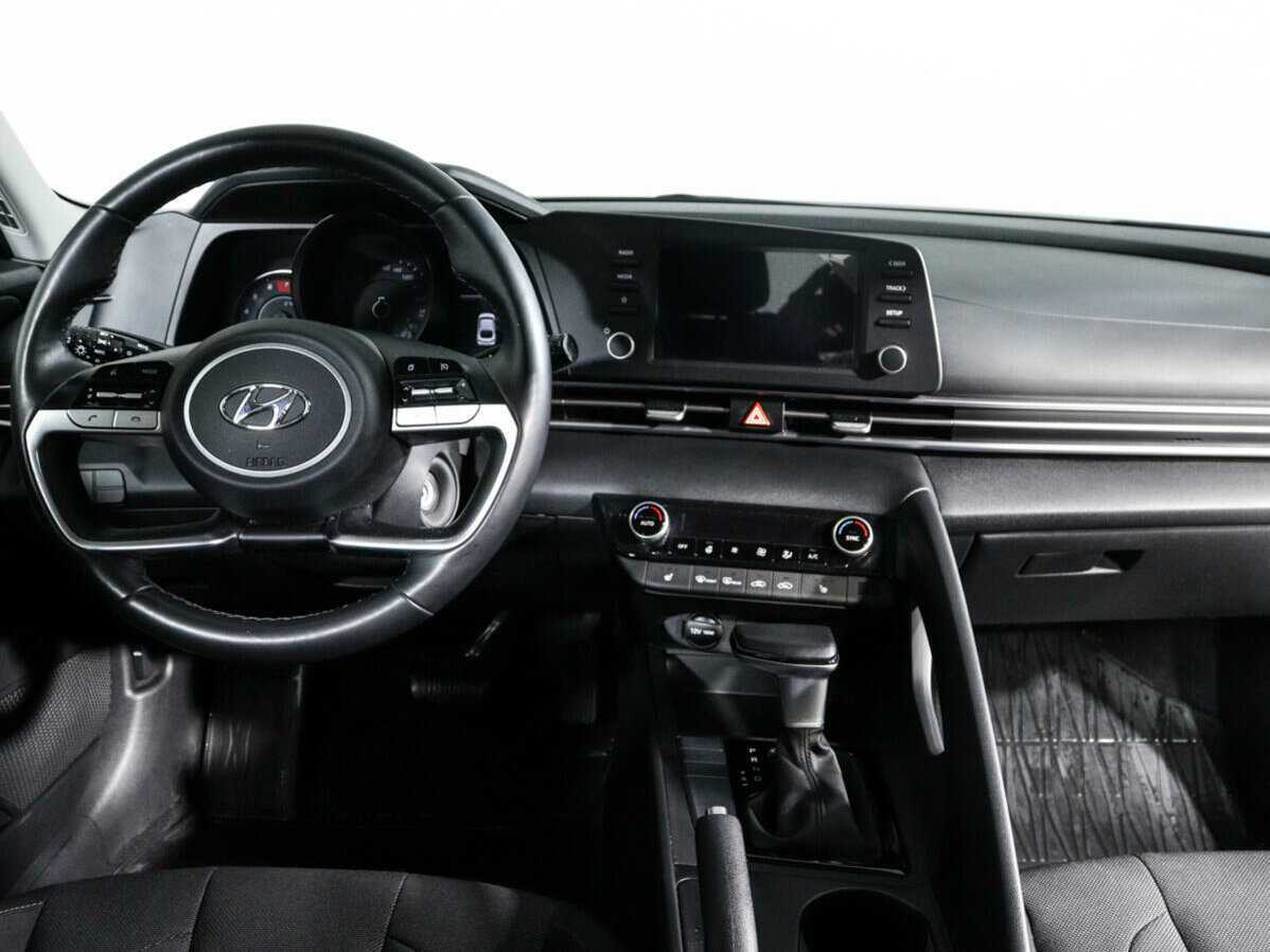 Hyundai Elantra с пробегом — 2021 год. Фото: #11
