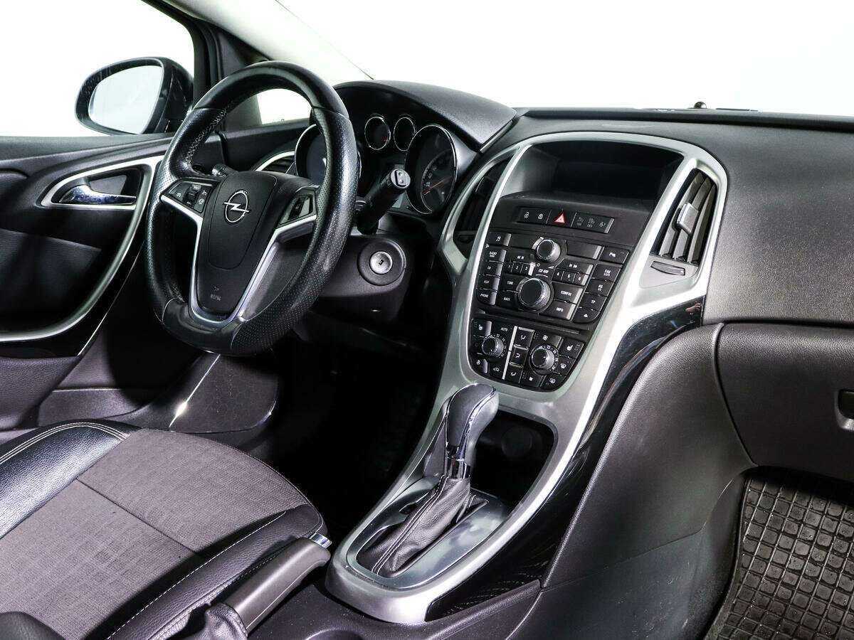 Opel Astra с пробегом — 2013 год. Фото: #8
