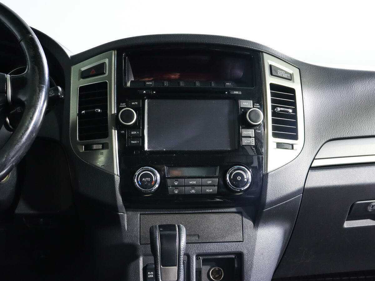 Mitsubishi Pajero с пробегом — 2014 год. Фото: #10