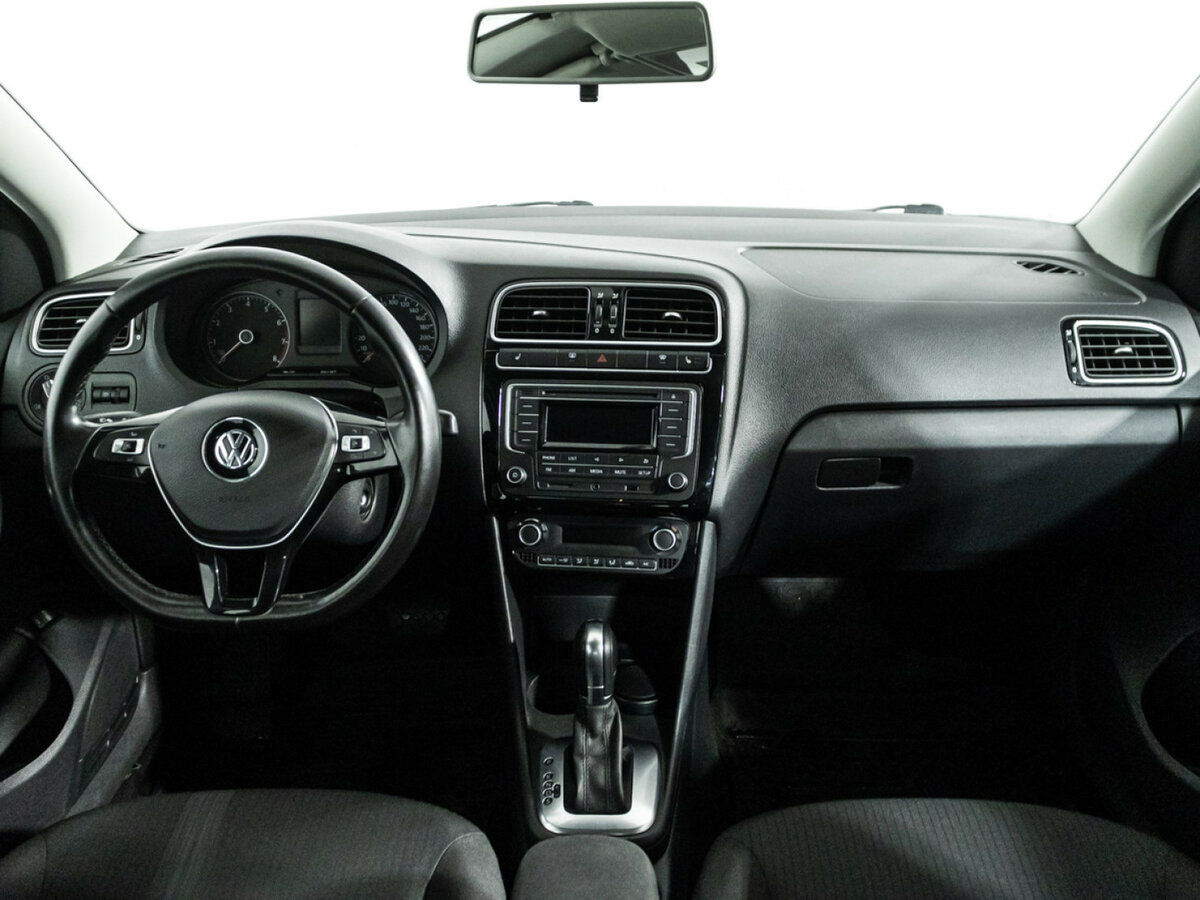 Volkswagen Polo с пробегом — 2017 год. Фото: #12