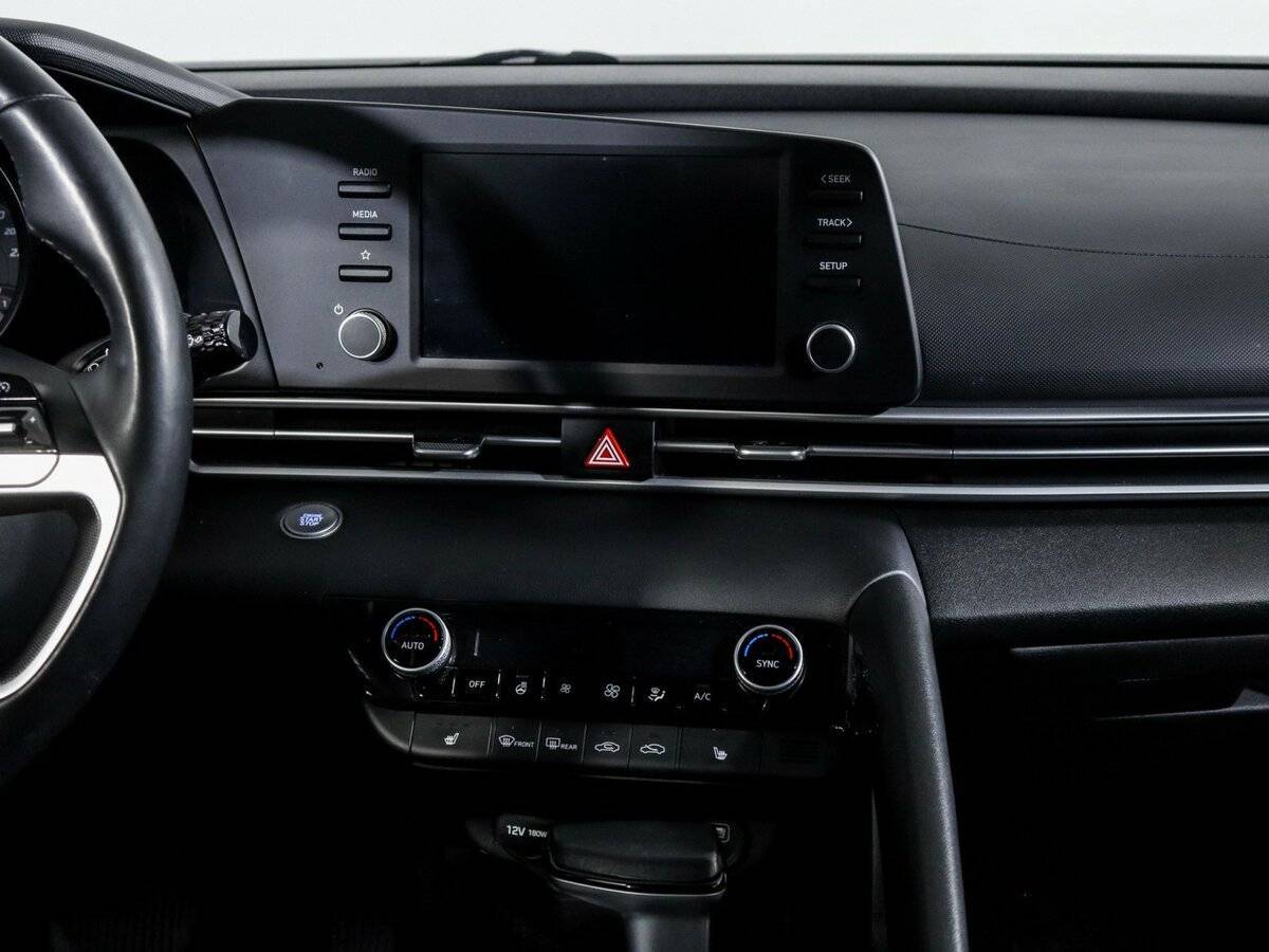 Hyundai Elantra с пробегом — 2021 год. Фото: #8