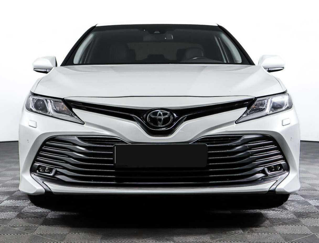 Toyota Camry с пробегом — 2018 год. Фото: #1