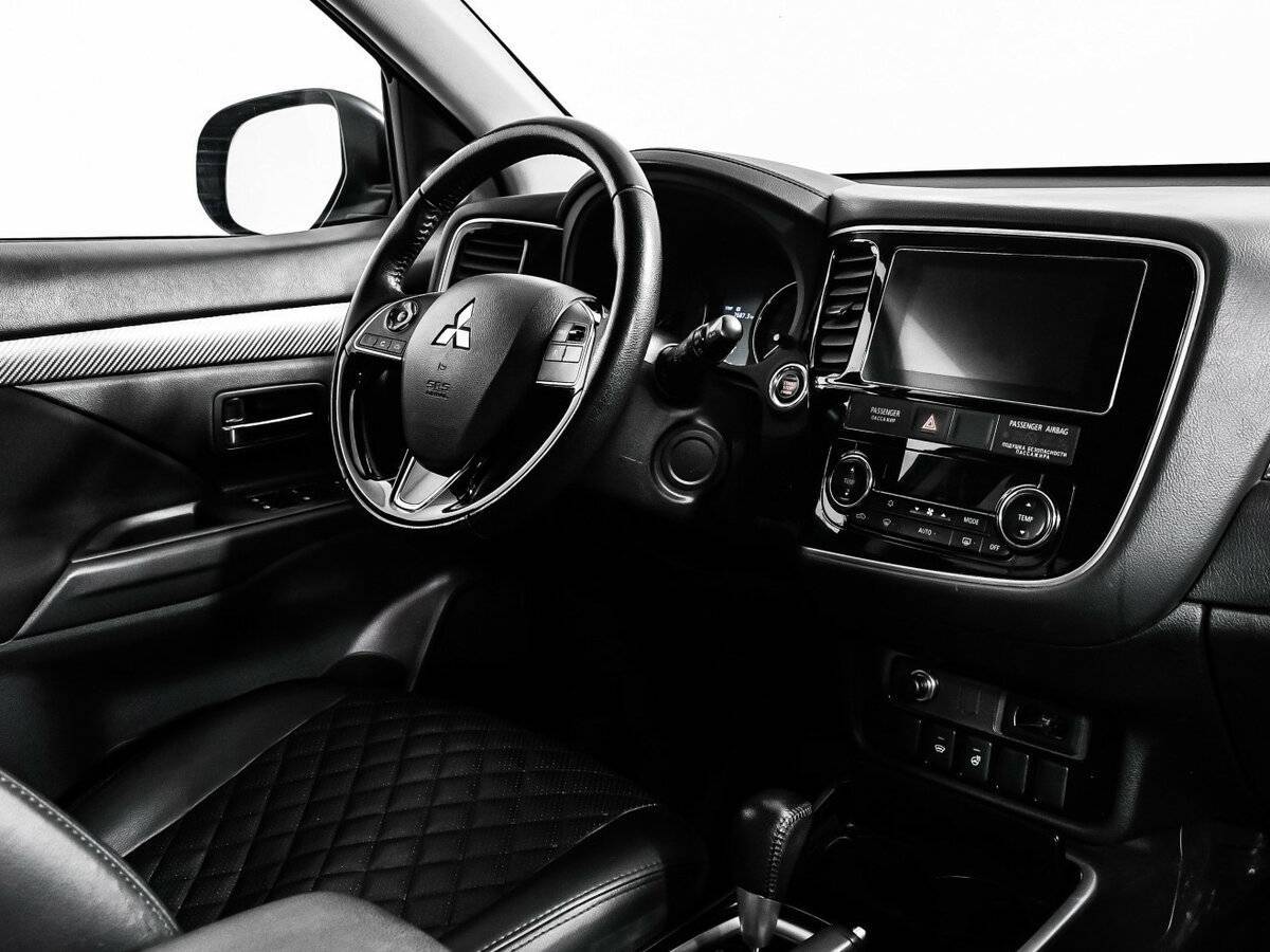 Mitsubishi Outlander с пробегом — 2018 год. Фото: #8