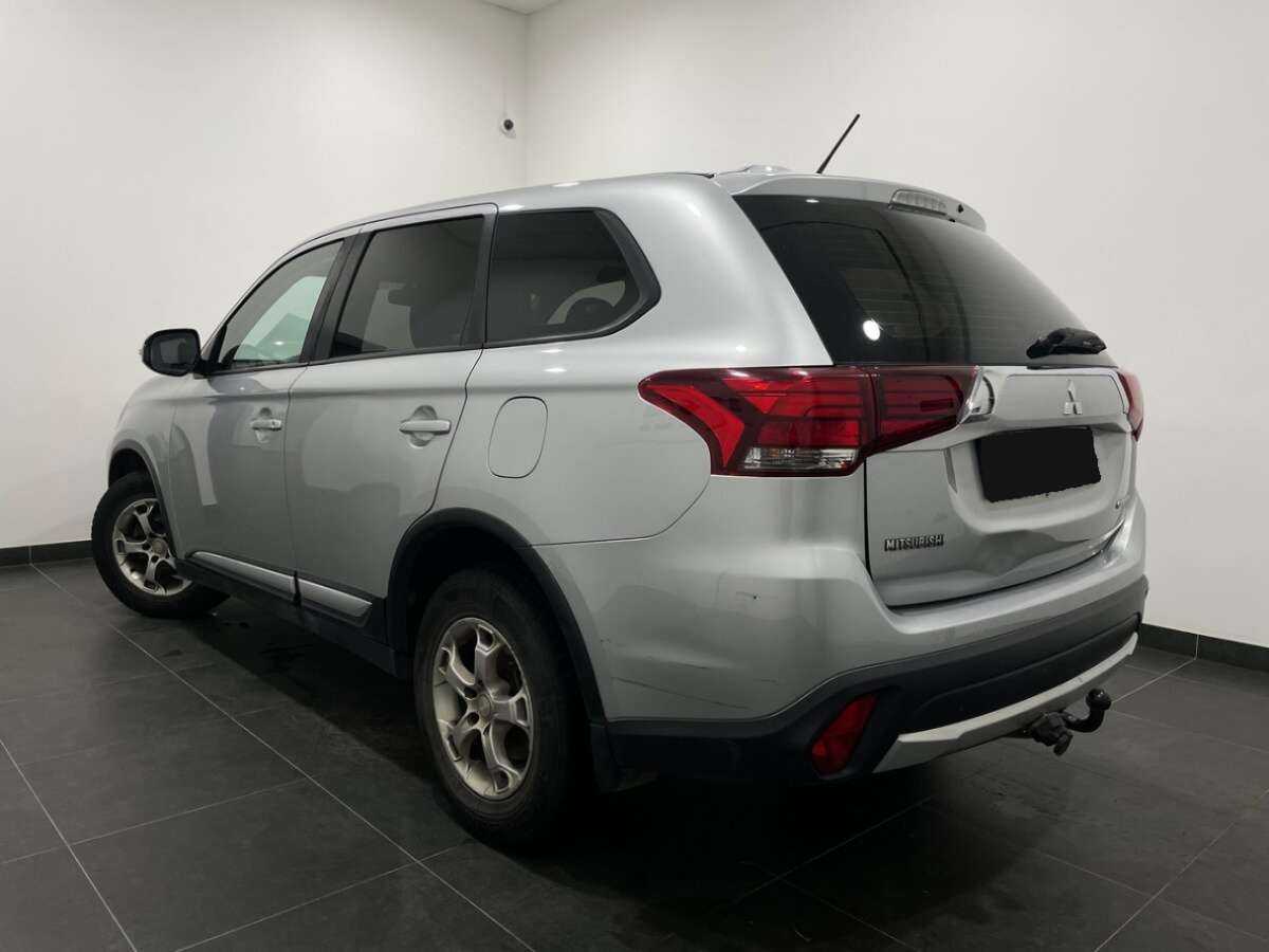 Mitsubishi Outlander с пробегом — 2016 год. Фото: #2