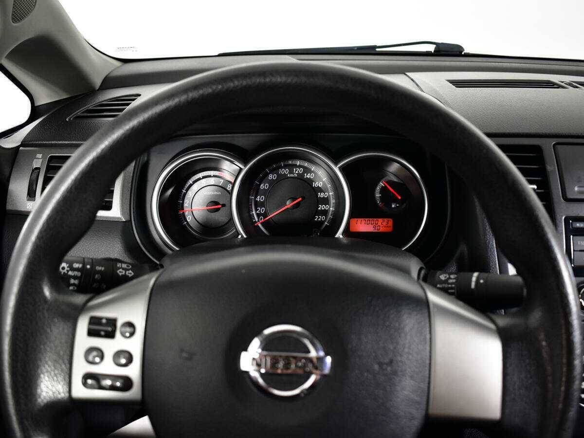 Nissan Tiida с пробегом — 2013 год. Фото: #10