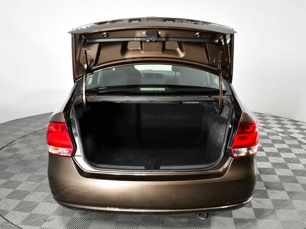 Volkswagen Polo с пробегом — 2015 год. Фото: #13