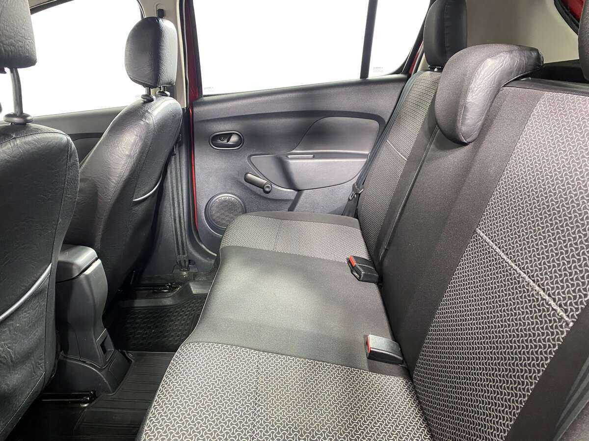 Renault Sandero с пробегом — 2015 год. Фото: #10