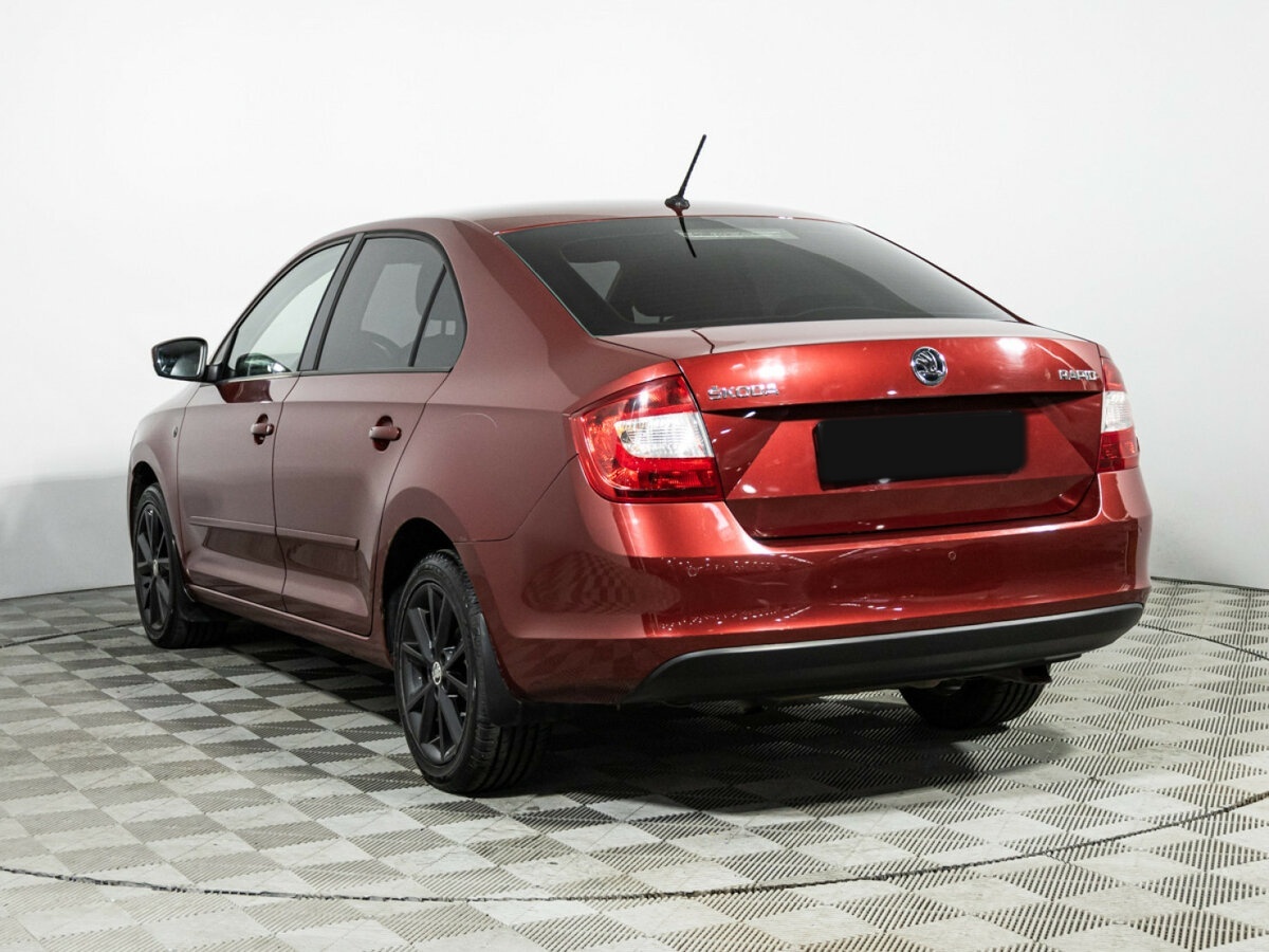 Skoda Rapid с пробегом — 2016 год. Фото: #6