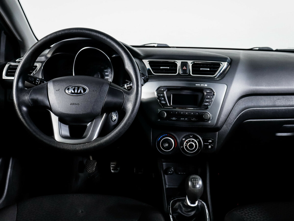 Kia Rio с пробегом — 2013 год. Фото: #9