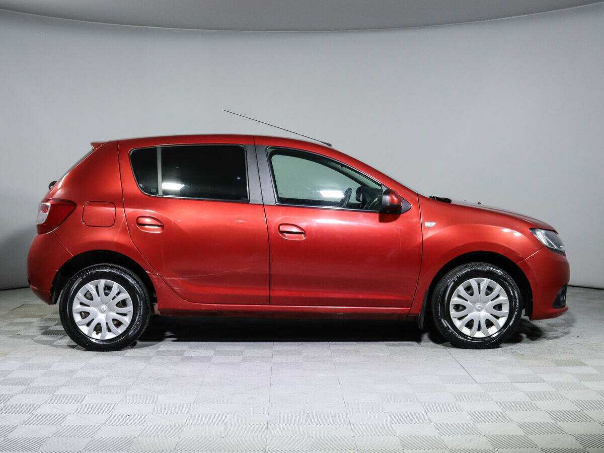 Renault Sandero с пробегом — 2015 год. Фото: #3
