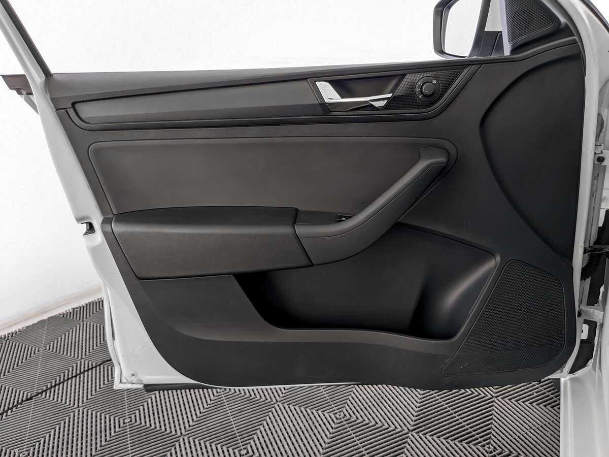 Skoda Rapid с пробегом — 2017 год. Фото: #14