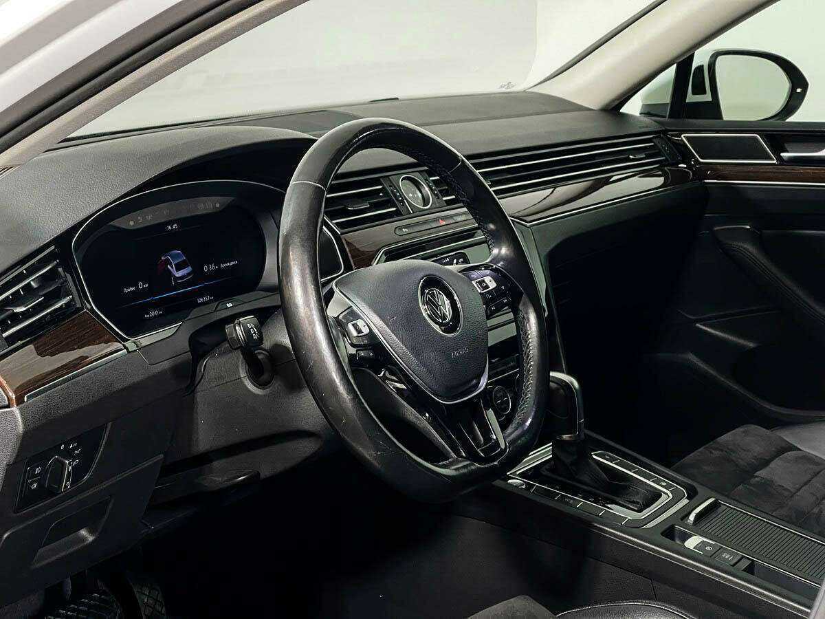 Volkswagen Passat с пробегом — 2017 год. Фото: #12