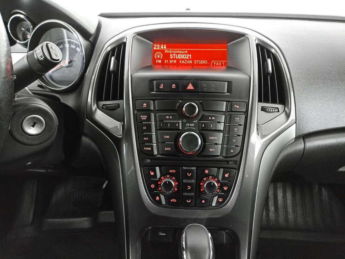 Opel Astra с пробегом — 2012 год. Фото: #12