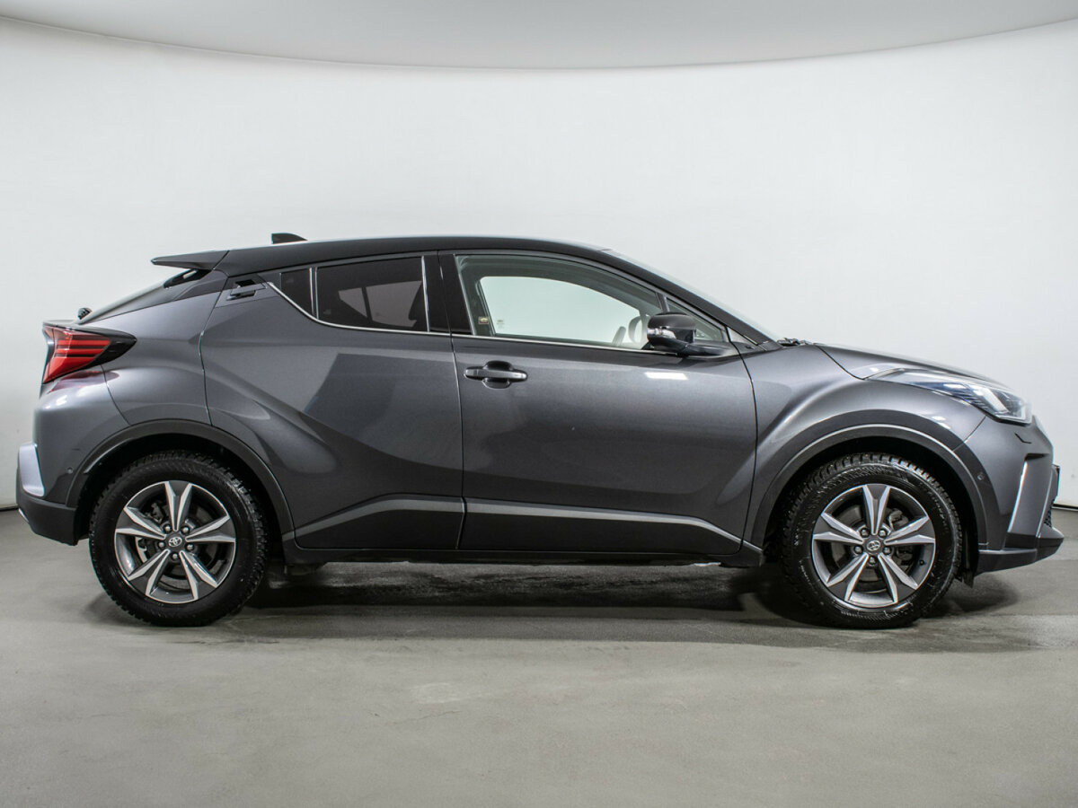 Toyota C-HR с пробегом — 2020 год. Фото: #3
