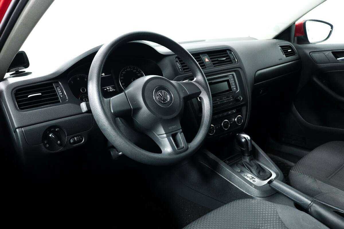 Volkswagen Jetta с пробегом — 2014 год. Фото: #12