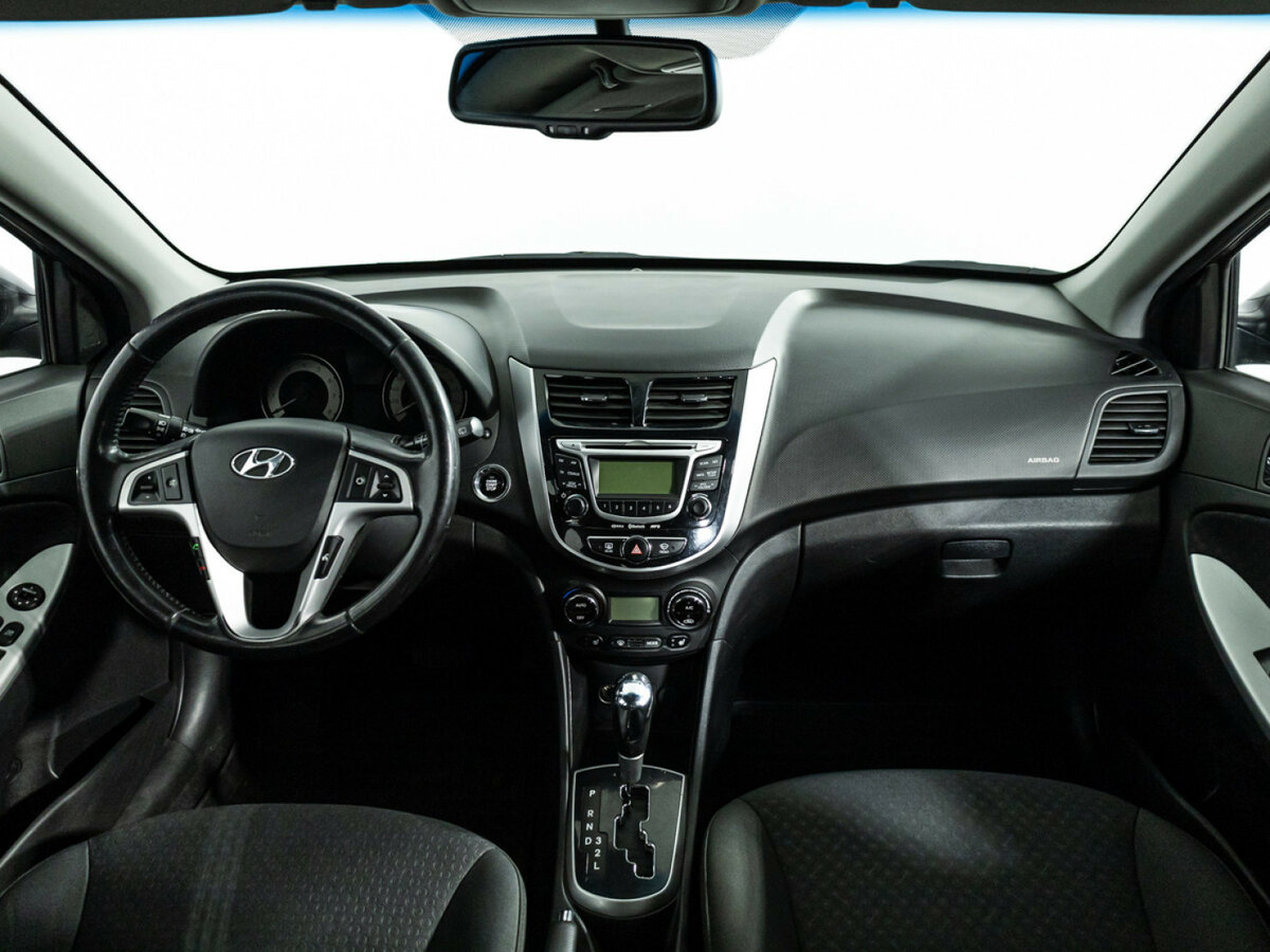 Hyundai Solaris с пробегом — 2012 год. Фото: #12