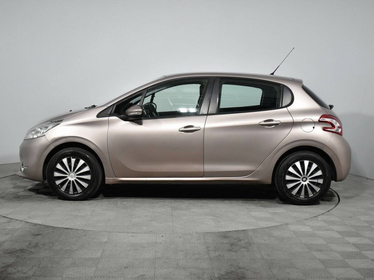 Peugeot 208 с пробегом — 2014 год. Фото: #7