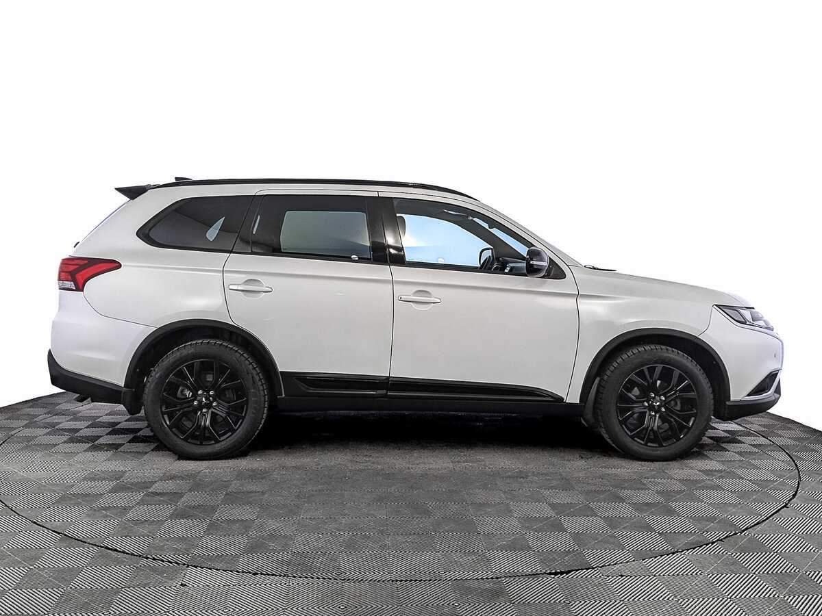 Mitsubishi Outlander с пробегом — 2022 год. Фото: #3