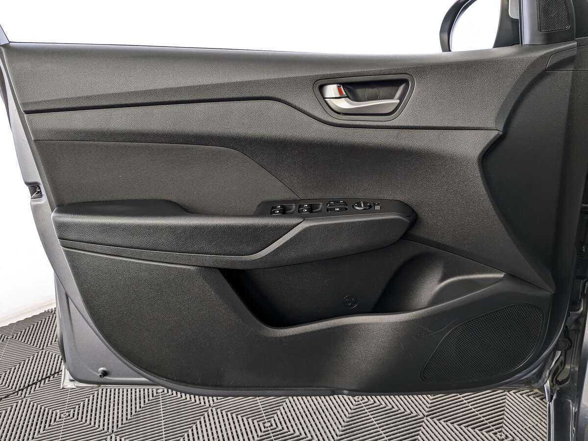 Hyundai Solaris с пробегом — 2018 год. Фото: #18