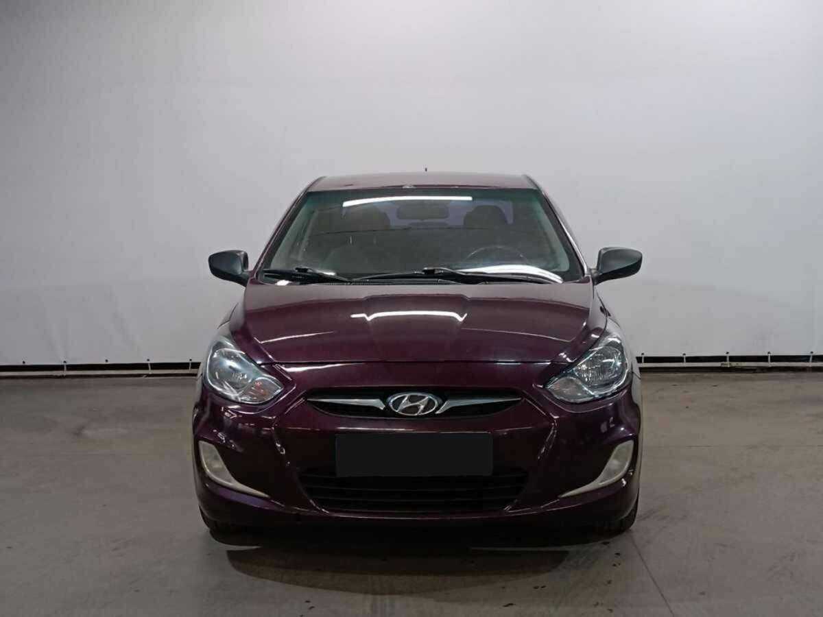 Hyundai Solaris с пробегом — 2012 год. Фото: #1