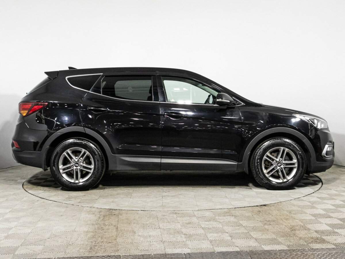 Hyundai Santa Fe с пробегом — 2017 год. Фото: #3