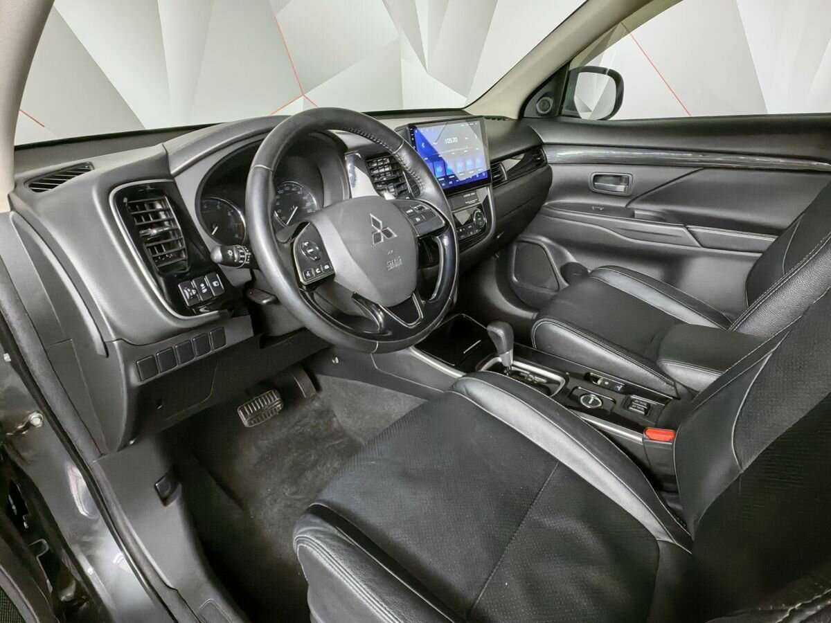 Mitsubishi Outlander с пробегом — 2017 год. Фото: #13
