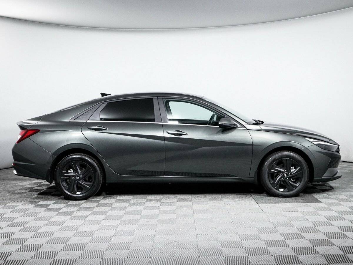 Hyundai Elantra с пробегом — 2021 год. Фото: #3