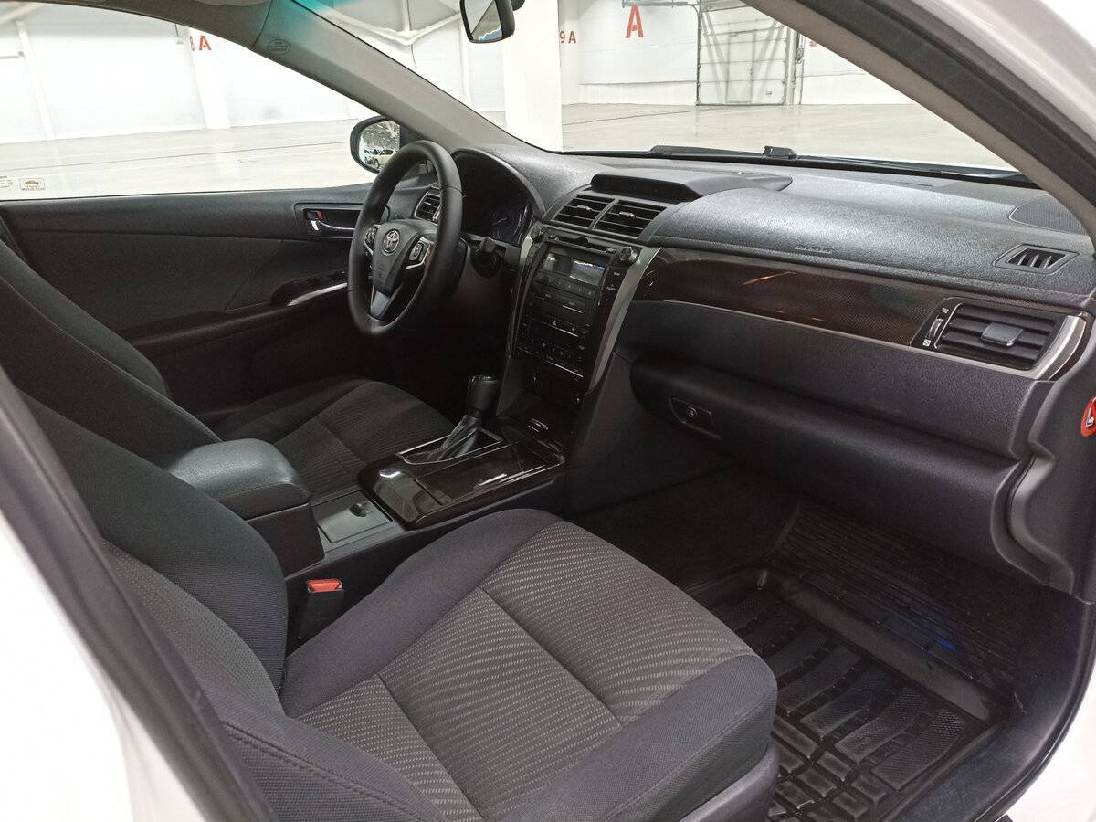 Toyota Camry с пробегом — 2016 год. Фото: #10
