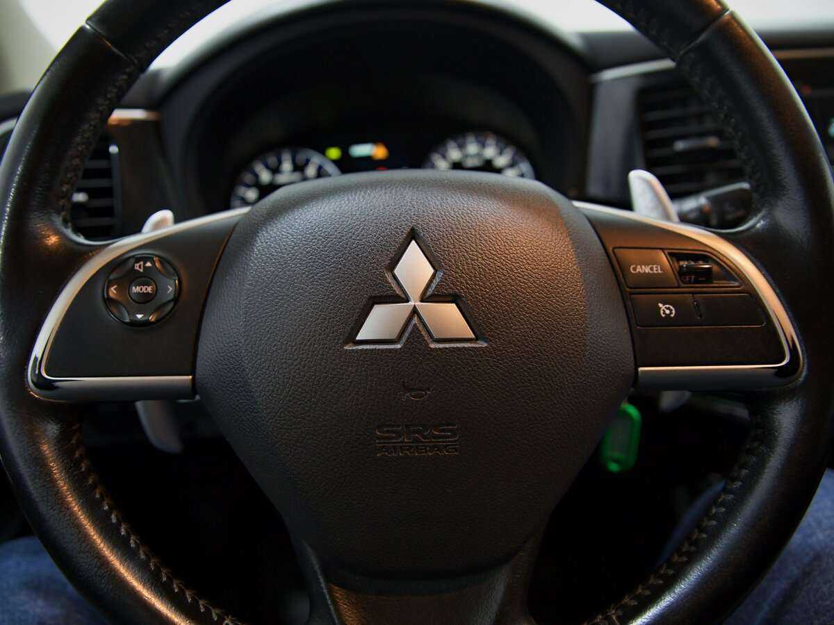 Mitsubishi Outlander с пробегом — 2013 год. Фото: #10