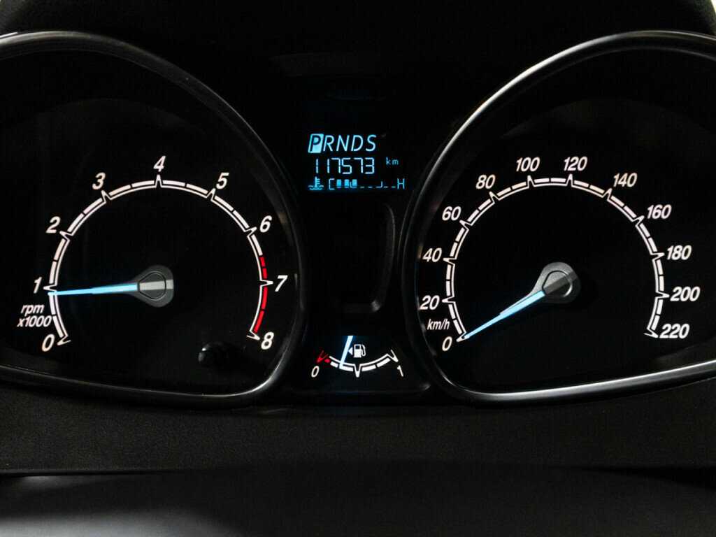 Ford Fiesta с пробегом — 2015 год. Фото: #11