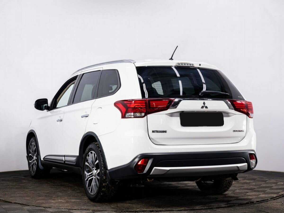 Mitsubishi Outlander с пробегом — 2016 год. Фото: #3