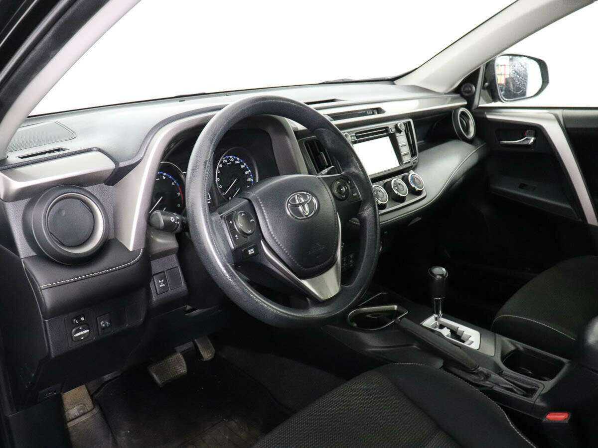 Toyota RAV4 с пробегом — 2016 год. Фото: #7