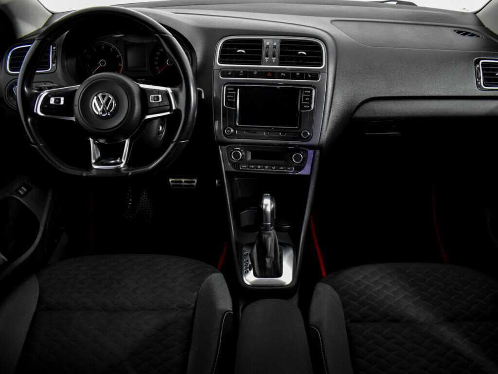 Volkswagen Polo с пробегом — 2018 год. Фото: #12