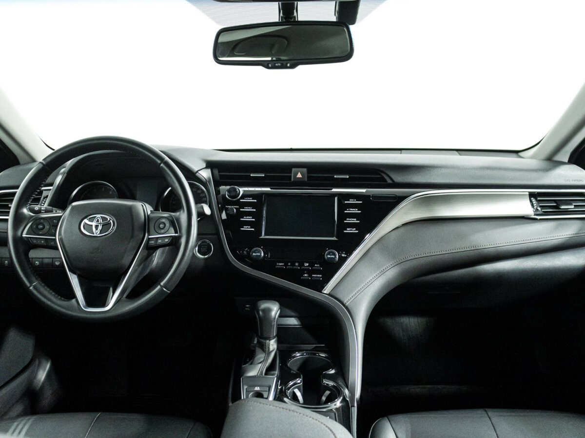 Toyota Camry с пробегом — 2018 год. Фото: #12