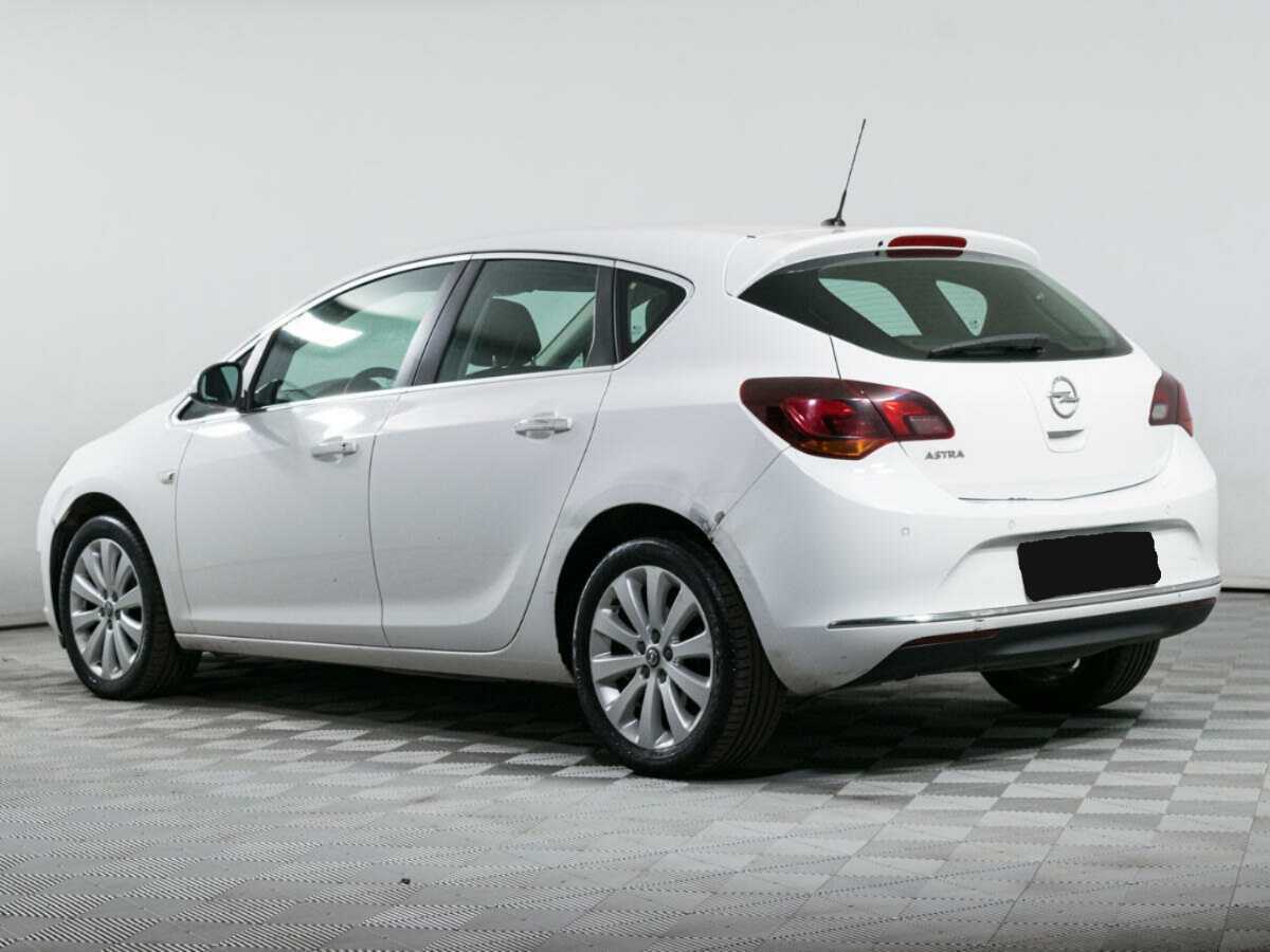 Opel Astra с пробегом — 2013 год. Фото: #5