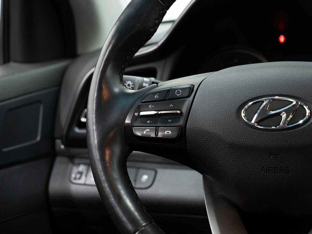 Hyundai Elantra с пробегом — 2020 год. Фото: #16