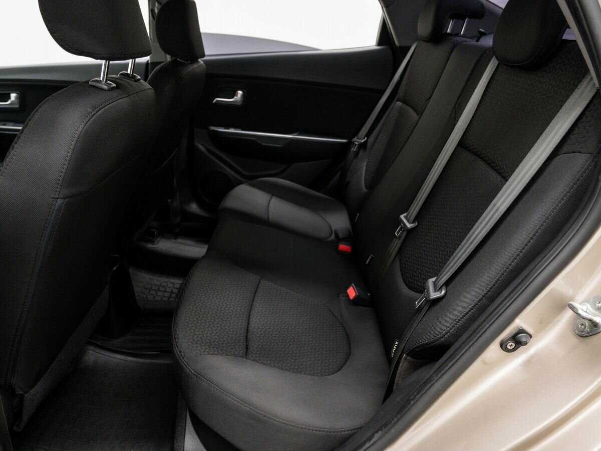 Kia Rio с пробегом — 2012 год. Фото: #11