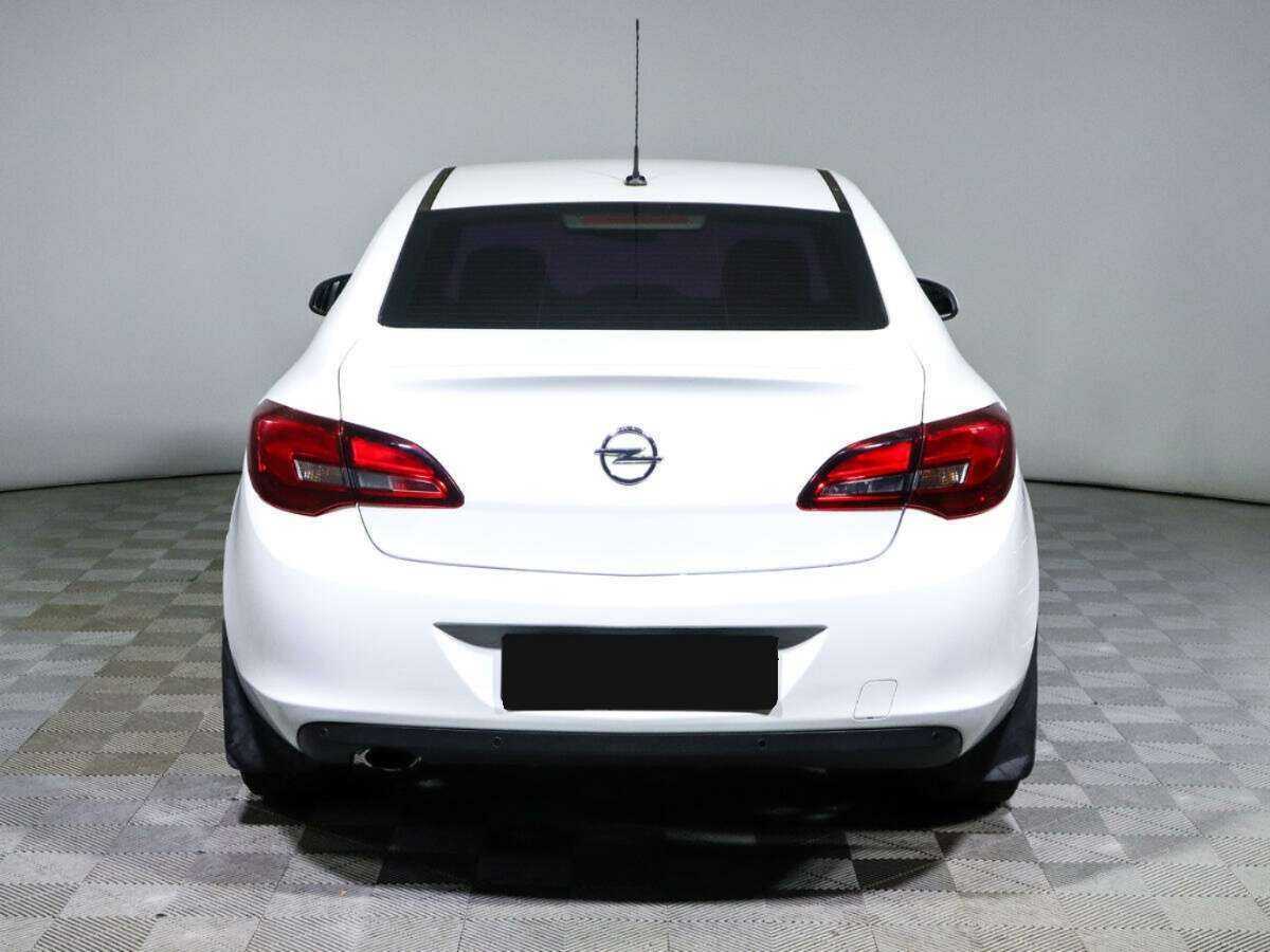 Opel Astra с пробегом — 2014 год. Фото: #4