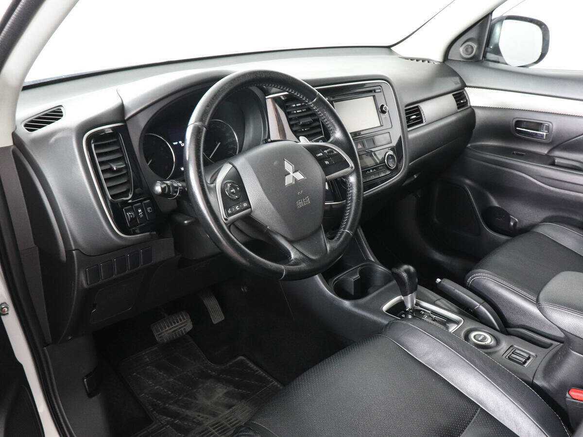 Mitsubishi Outlander с пробегом — 2013 год. Фото: #8
