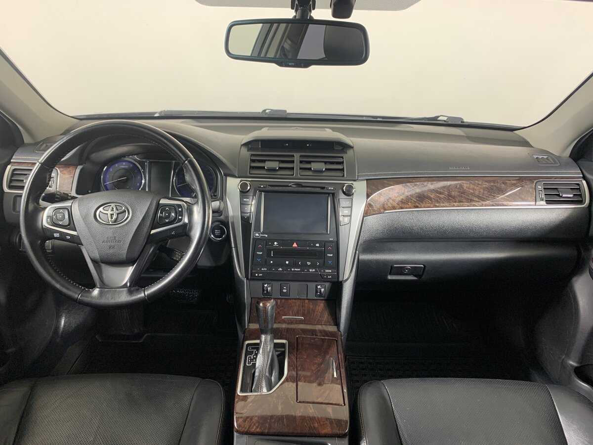 Toyota Camry с пробегом — 2016 год. Фото: #10