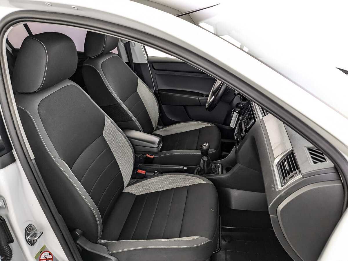 Skoda Rapid с пробегом — 2017 год. Фото: #19